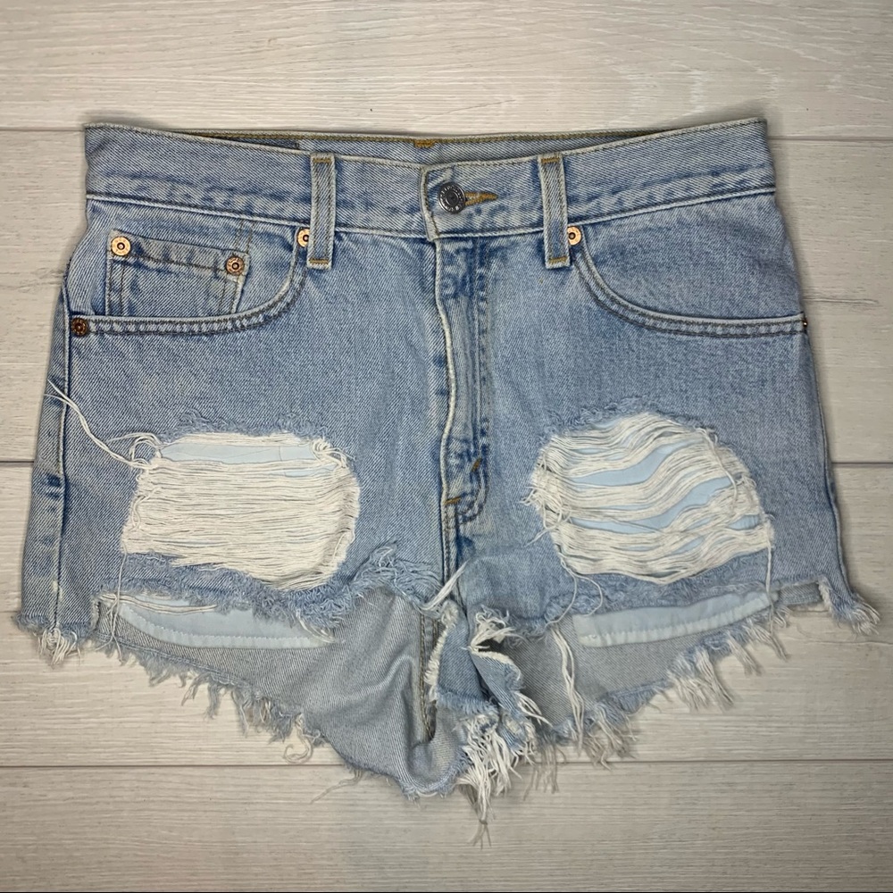 Levi’s 512 Distressed Cutoff Light Wash Shorts Size Small